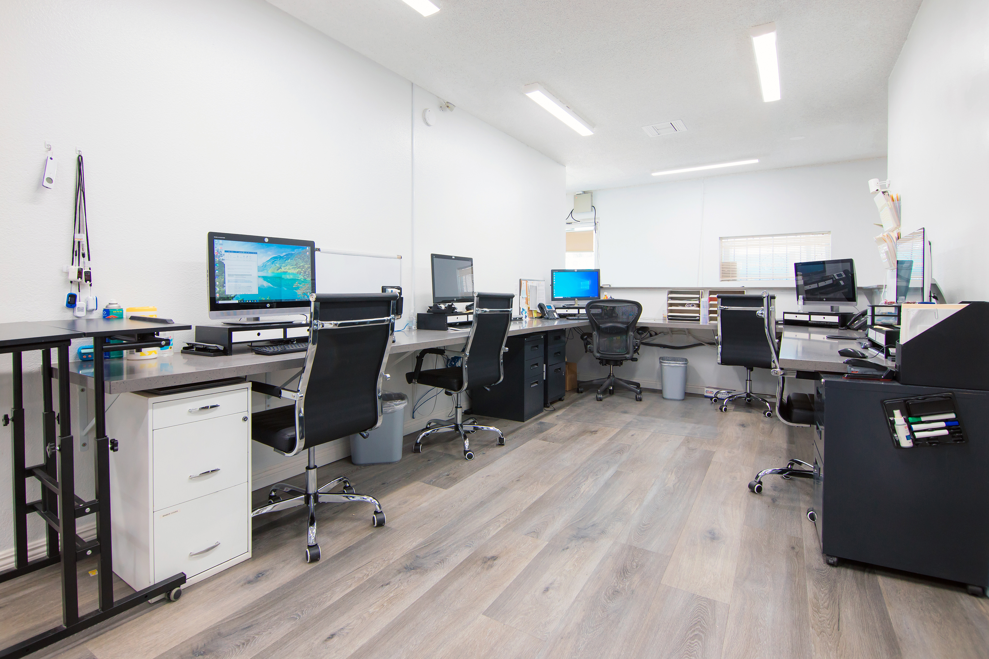 The main desk, where the team works.